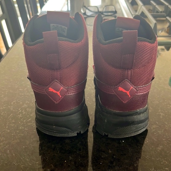 Puma insulated warm boots with great traction for hiking. - Picture 3 of 6